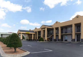 Super 8 by Wyndham Clarksville Northeast